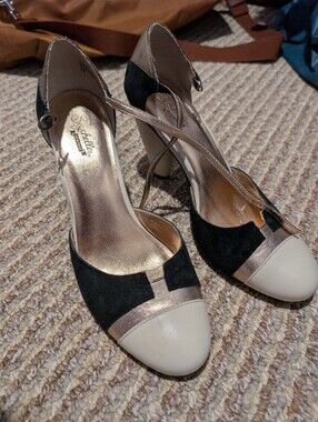 ✨MOVING SALE THIS WEEK ONLY✨ Seychelles Black, Cream & Metallic Strap Heels